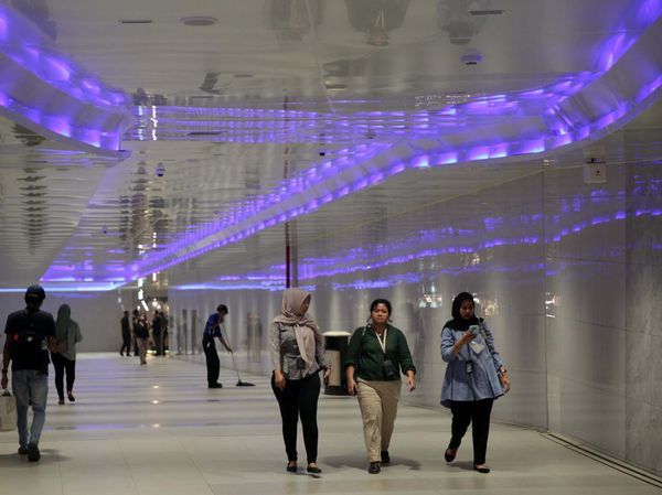 Melihat Jurangmangu Tunnel yang Baru Diresmikan