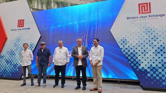 Melihat Jurangmangu Tunnel yang Baru Diresmikan Jurangmangu Tunnel di Kawasan Bintaro Jaya Xchange, Tangerang Selatan, diresmikan. Terowongan ini menghubungkan Stasiun KRL Jurangmangu dan BXC Mall.