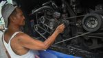Melihat Perawatan Bus Angkutan Mudik