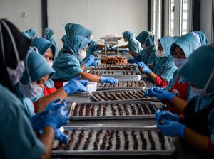 Buruh di Jabar Terima Kenaikan UMP dan UMSP 2025