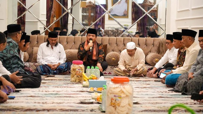Menko Polhukam Hadi Tjahjanto bersilaturahmi ke Pondok Pesantren Syaichona Moh. Kholil di Bangkalan, Madura (dok.Ist)