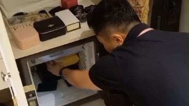 Momen Jaksa Geledah Rumah Mewah Helena Lim, Ada Brankas Isi Perhiasan