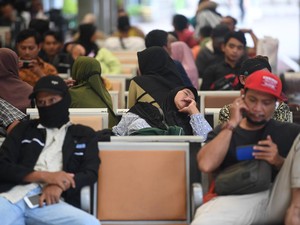 Stasiun Pasar Senen Mulai Ramai Pemudik yang Pilih Pulang lebih Awal