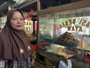 Perjuangan Marsiyah Kuliahkan Anak hingga Jadi Sarjana dari Jualan Nasi Bebek Mercon