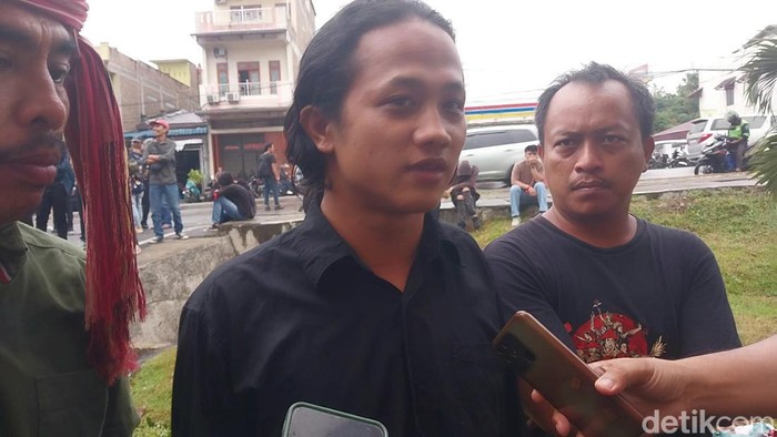 Nicholaus Sitorus, massa aksi yang diduga sempat diculik polisi saat bentrok. (Foto: Finta Rahyuni/detikSumut).