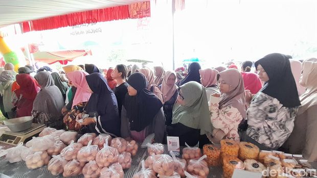 Nita, penjual telur ayam yang sukses di Pangandaran.