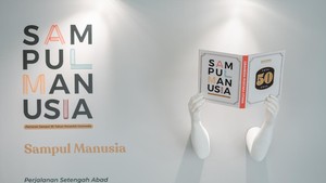 Jelang sore, sudah saatnya ngabuburit lihat salah satu rekomendasi event keren satu ini. Pameran Sampul Manusia diselenggarakan oleh Gramedia Pustaka Utama sebagai perayaan 50 tahun ada di Indonesia.   Foto: Courtesy of Muhammad Gilang Surya/ Gramedia