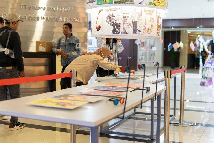 Pameran Sampul Manusia resmi dibuka buat umum mulai hari ini sampai 5 April 2024. Siap nostalgia dengan sampul-sampul kece ini?