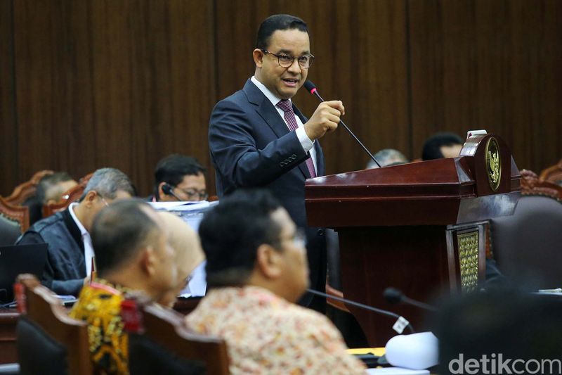 Pasangan calon nomor urut 1 Anies Baswedan-Muhaimin Iskandar (Cak Imin) datang ke Mahkamah Konstitusi untuk mengikuti sidang perdana gugatan sengketa Pilpres 2024, Rabu (27/3/2024).