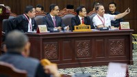 Dalam berkas permohonan yang diunggah di situs MK, Anies meminta Pilpres 2024 diulang. Dia juga meminta MK memerintahkan Prabowo Subianto, yang sudah dinyatakan menang berdasarkan hasil rekapitulasi KPU, mengganti cawapres saat Pilpres ulang.