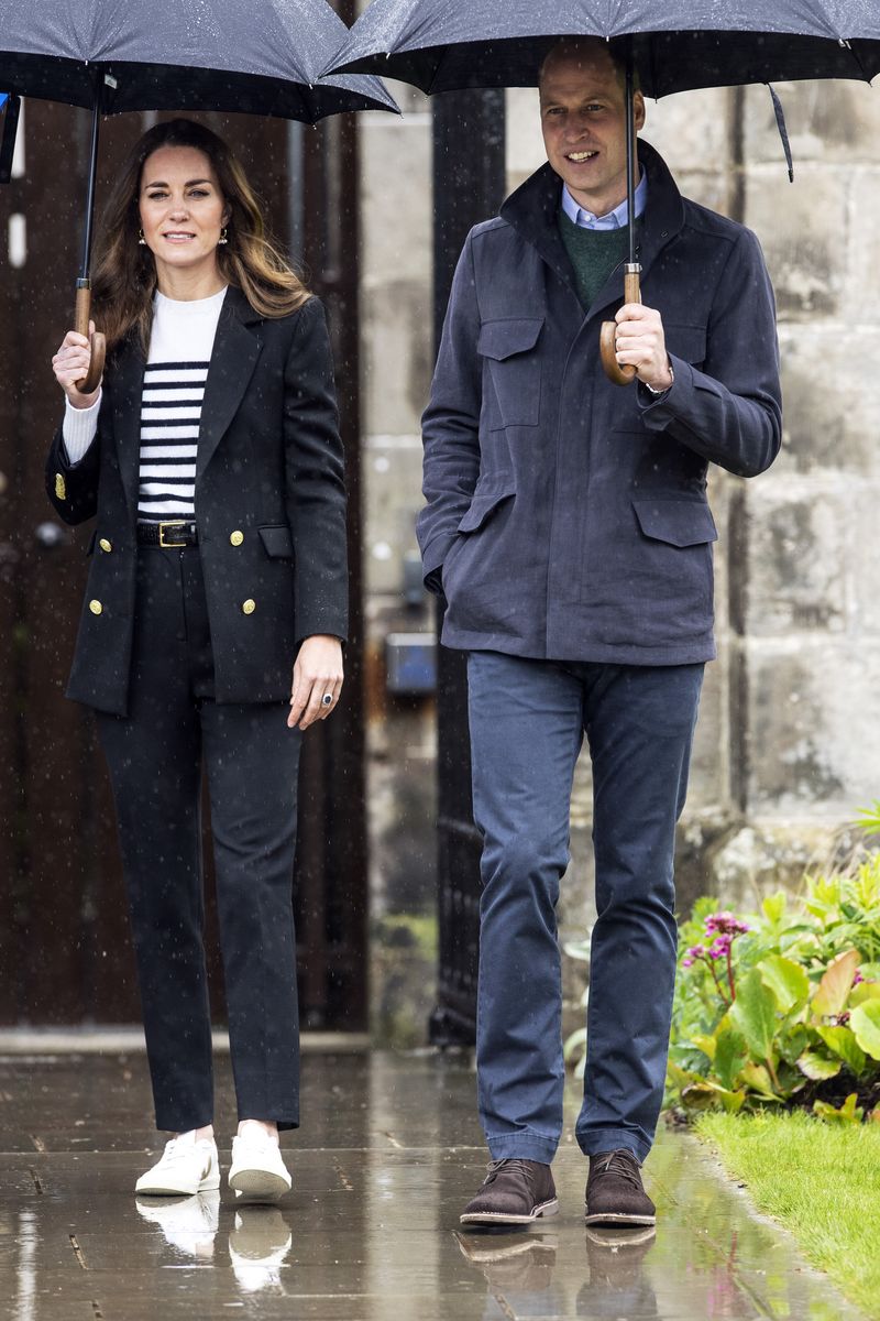 ST ANDREWS, SCOTLAND - MAY 26: Prince William, Duke of Cambridge and Catherine, Duchess of Cambridge during a visit to the University of St Andrews on May 26, 2021 in St Andrews, Scotland.  (Photo by Andy Buchanan - WPA Pool/Getty Images)