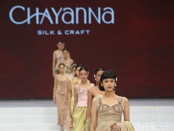 Foto: Indonesia Fashion Week 2024 Digelar di JCC, Dimeriahkan 300 Desainer