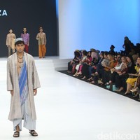 Menteri Perdagangan Zulkifli Hasan yang hadir dalam pembukaan IFW 2024 mengatakan pemerintah khususnya Kemendag memberikan dukungan penuh kepada industri fashion seperti gelaran Indonesia Fashion Week. Foto: Rifkianto Nugroho
