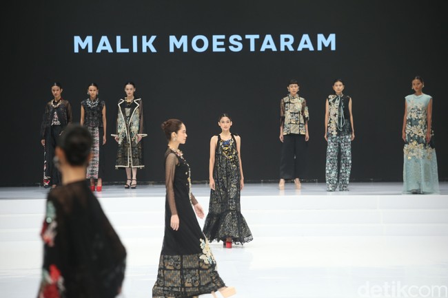 Indonesia Fashion Week tahun ini mengusung tema Langgam Jakarta Teranyam. Foto: Rifkianto Nugroho