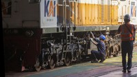 Perawatan rutin dan kebersihan kereta api di Depo yang di kelola Daop 3 Cirebon tersebut sebagai upaya untuk memberikan kenyamanan dan keamanan bagi penumpang termasuk saat arus mudik Lebaran 2024.  