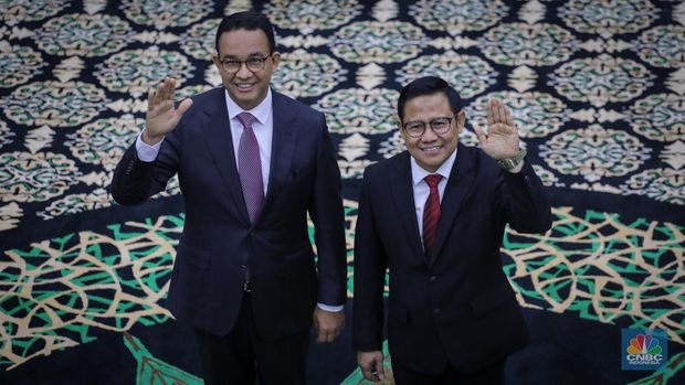 Pemohon Anies Baswedan dan Muhaimin Iskandar usai mengikuti serangkaian sidang perdana sengketa hasil Pemilihan Presiden (Pilpres) 2024 di Gedung Mahkamah Konstitusi (MK), Jakarta, Rabu (27/3/2024). (վ/Faisal Rahman)
