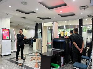 Suasana MK Jelang Sidang Perdana Sengketa Pilpres, Pengamanan Diperketat