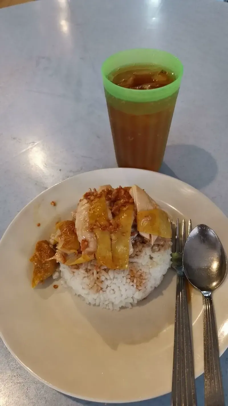 Jual Nasi Ayam Rp 13 Ribu, Pedagang Ini Mengaku Tak Cari Untung