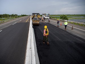 Jokowi Target 16 Ruas Tol Trans Sumatera Rampung di Akhir 2024