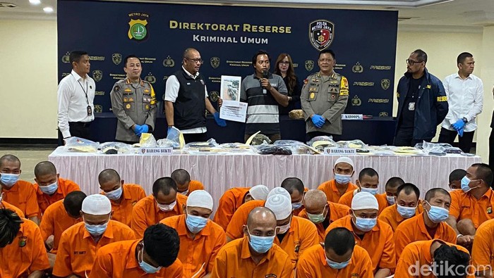 Polda Metro Jaya mengembalikan motor hasil curian kepada pemiliknya.