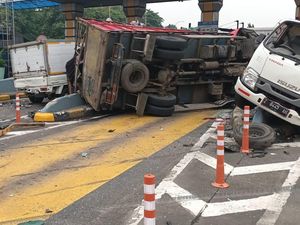 Sederet Pengakuan Sopir Truk Penyebab Tabrakan Beruntun di GT Halim