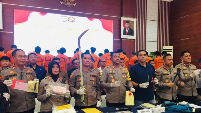 Polres Metro Bekasi menangkap 31 pelaku kejahatan selama Operasi Pekat Jaya.