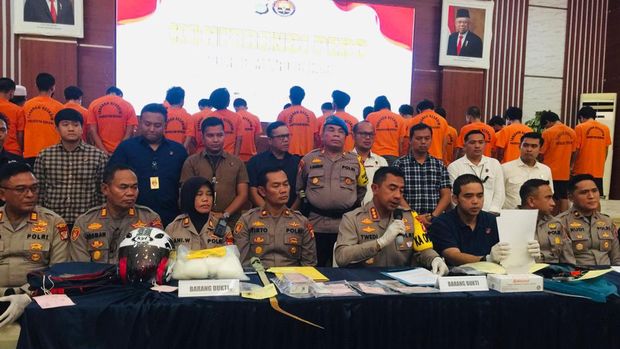 Polres Metro Bekasi menangkap 31 pelaku kejahatan selama Operasi Pekat Jaya.