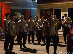 Leburnya Puluhan Tahanan dan Polisi Tanjung Perak saat Tausyiah-Buka Bersama
