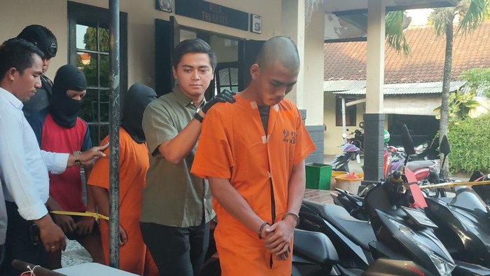 Polsek Denpasar Selatan mengamankan pelaku pencurian di toko sembako, Jalan Tukad Yeh Aya, Kelurahan Panjer, Denpasar, Bali. (Foto: Istimewa)