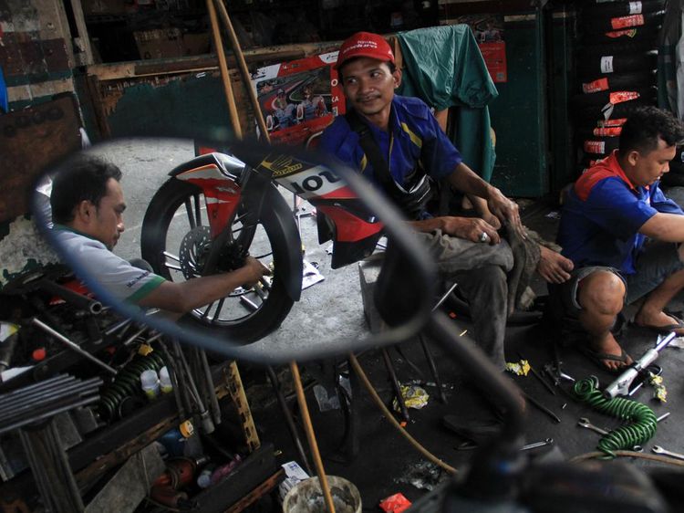 Potret Sibuknya Jasa Servis Motor Jelang Lebaran