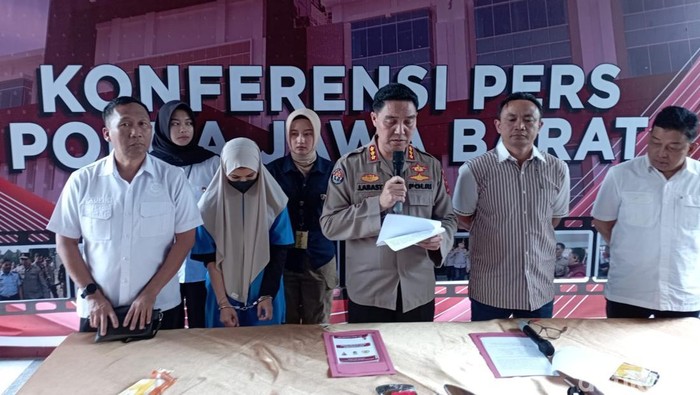 Rilis pengungkapan kasus kepemilikan senjata api ilegal di Polda Jabar.