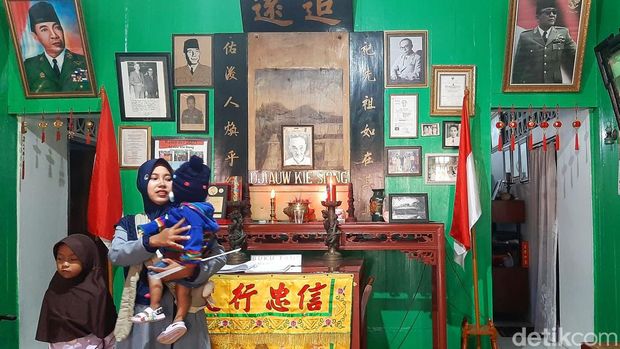 Ruang tengah rumah singgah Djiaw Kie Song lokasi diskusi penyusunan naskah Proklamasi Soekarno-Hatta dengan tokoh setempat Ruang tengah rumah singgah Djiaw Kie Song lokasi diskusi penyusunan naskah Proklamasi Soekarno-Hatta dengan tokoh setempat