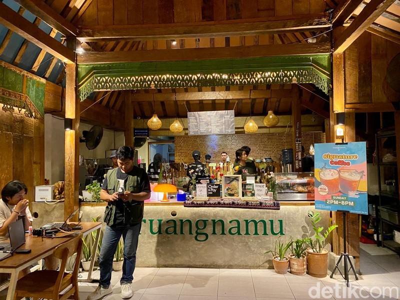 Ruangnamu: Nasi Jeruk Paru dan Gultik Tuanruma Enak di Coffeeshop Depok