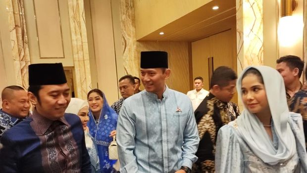 Partai Demokrat (PD) menggelar buka puasa bersama (bukber) presiden terpilih Prabowo Subianto, Rabu (27/3/2024). Bukber tersebut dihadiri Ketua Majelis Susilo Bambang Yudhoyono (SBY), Ketum Agus Harimurti Yudhoyono (AHY), dan Ketua Fraksi Partai Demokrat Edhie Baskoro Yudhoyono atau Ibas.