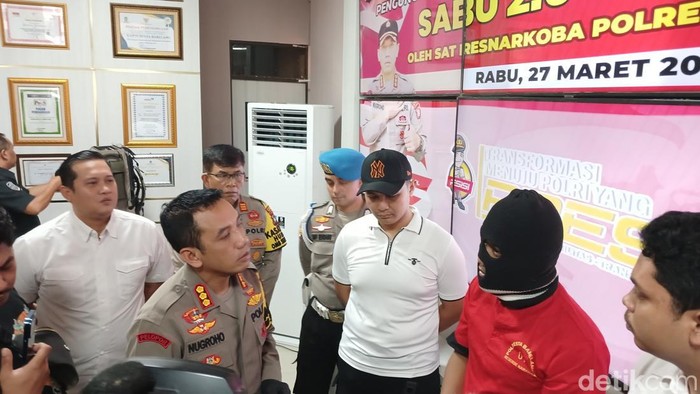 Seorang pria berinisial RMD diamankan Polresta Barelang karena membawa 2,9 kg sabu. (Alamudin/detikSumut)