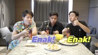 Begini ekspresi mereka yang terbuai dengan rasa dimsum. Enak banget, kata ketiganya. Foto: YouTube Nihongo Mantappu