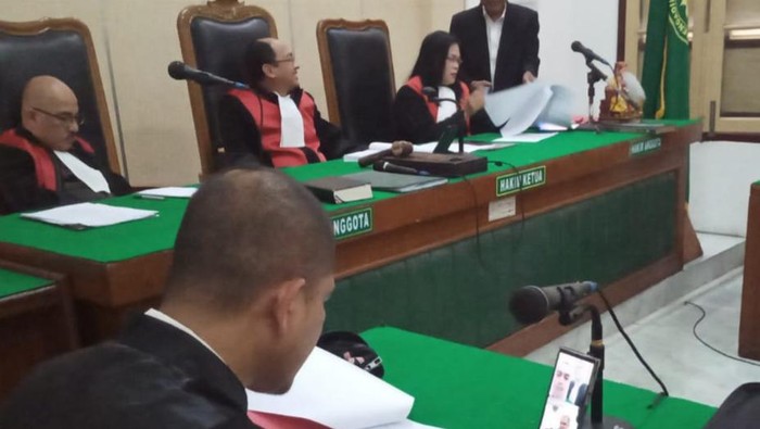 Sidang perdana Panji Satria, pembunuh teman kencannya jelang pernikahan di PN Medan. (Istimewa)