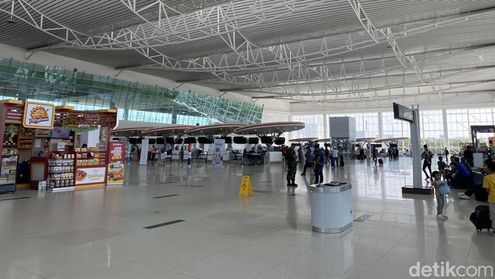 Suasana Bandara SAMS Sepinggan Balikpapan jelang arus mudik lebaran 2024.