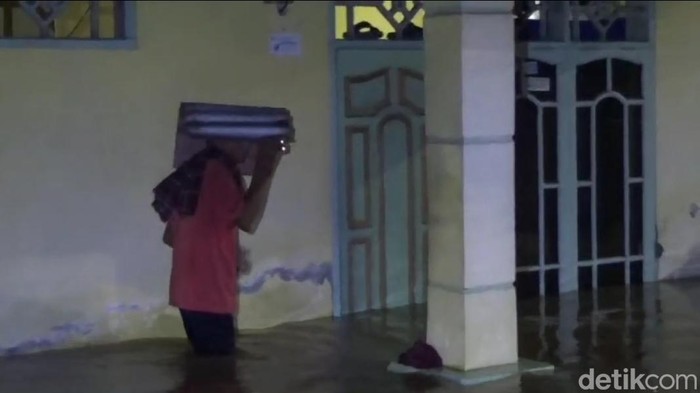 Suasana banjir di salah satu kecamatan di Kota Palopo.