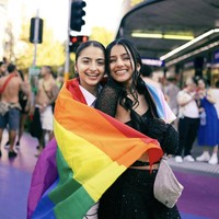 Sufi Malik dan Anjali Chakra adalah pasngan influencer sesama jenis yang kerap membahas hubungan mereka di media sosial. Keduanya pun cukup vokal menyuarakan tentang LGBT. Foto: Dok. Instagram