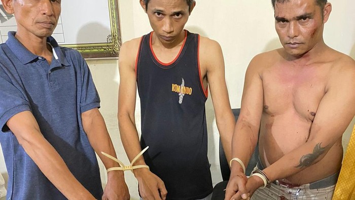 Tiga dari empat pengedar narkoba yang ditangkap Polres Agam. (dok. Polres Agam)