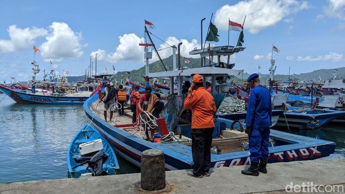 Tim SAR gabungan berangkat melakukan operasi pencarian nelayan hilang di Trenggalek