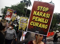 Tolak Narasi Pemilu Curang, Kelompok Ini Beraksi di Patung Kuda