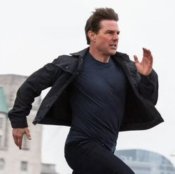 Tom Cruise: Aktor Berbahaya yang Bikin Perusahaan Asuransi Jantungan Tiap Hari!