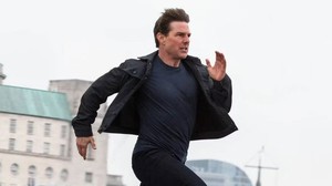 Mission: Impossible – Fallout. Tom Cruise udah terkenal doyan tantangan hidup berbahaya, tapi di Mission: Impossible – Fallout, dia literally lompat terlalu jauh. Dalam satu adegan kejar-kejaran di atap, dia beneran melompat dari satu gedung ke gedung lain dan kakinya patah di tengah syuting. Foto: Dok. Ist