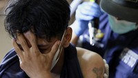 Dalam proses hapus tato, para peserta harus mengikuti seluruh rangkaian cek kesehatan berupa cek darah. Cek darah dilakukan untuk memeriksa kesehatan gula, hepatitis B dan C, hingga HIV.
