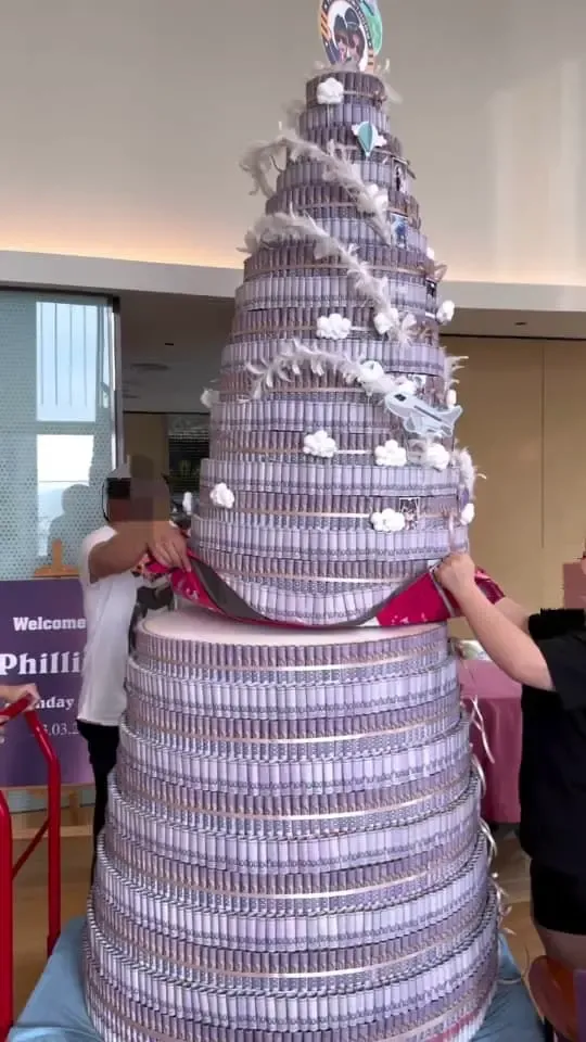 Wow! Istri Ini Berikan Kejutan 'Money Cake' Rp 1 M untuk Suaminya