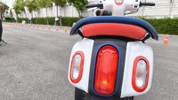Selain unit edisi khusus, konsumen juga berhak mendapat benefit lain berupa box set, jaket, helm, dan aksesori Fila yang dirancang selaras dengan motor. Benefit tersebut diklaim bernilai 8 ribu baht atau Rp 3,5 juta. Foto: Doc. Greatbiker.