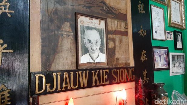 Yanto cucu dari Djiaw Kie Song saat menceritakan kisah Soekarno-Hatta di rumah singgah jelang kemerdekaan