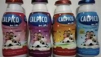 Minuman susu Calpico Mini memiliki banyak varian rasa yang disukai anak-anak pada masa itu. Foto: Site/Pool